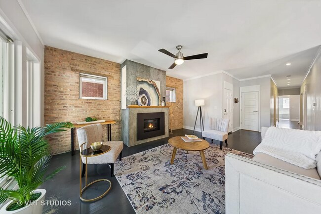 Sala de estar - 7619 N Bosworth Ave