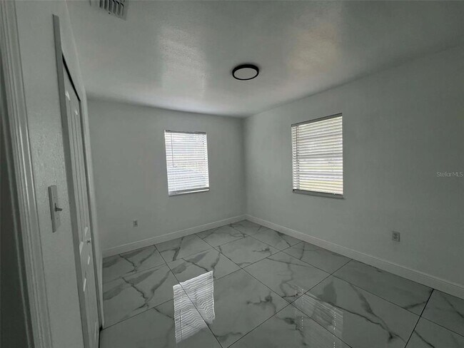 Foto del edificio - 1601 Crooms Ave