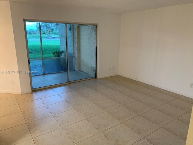 Building Photo - 1013 Coral Club Dr