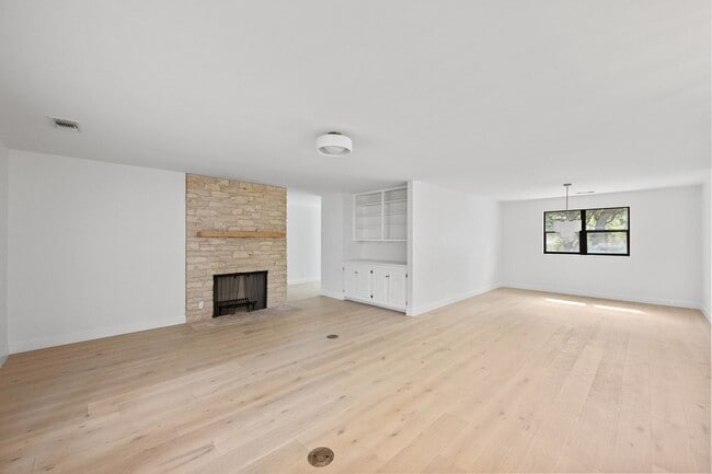 Foto del edificio - 302 Westlake Dr