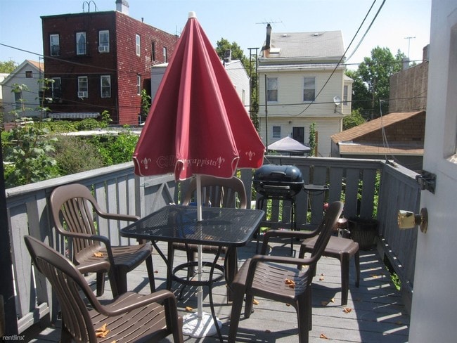 Building Photo - 1 br, 1 bath  - 115 E 4th St