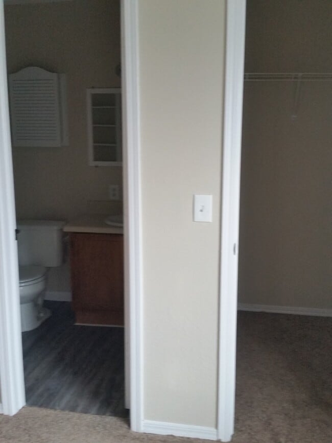Foto del edificio - 2 bed 2 bath with washer/dryer connections