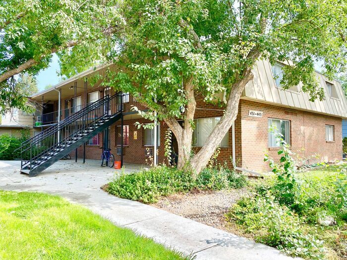 Primary Photo - Cute 2 Bedroom WITH Attached Garage in Lov...