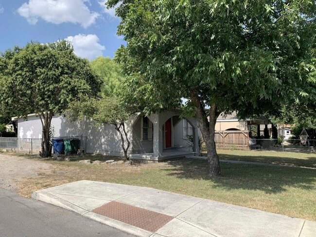 Building Photo - 3 br, 2 bath House - 183 BANGOR DR .