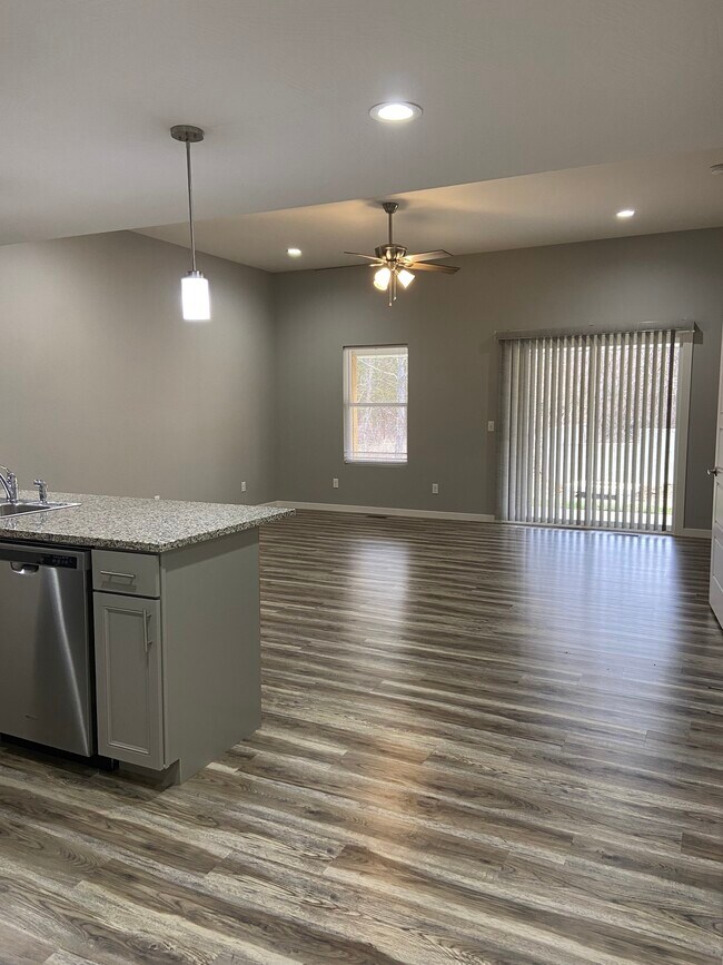 Building Photo - 1012 N Missouri Dr