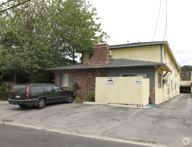 Building Photo - 12817 Kling St