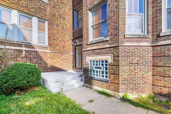Building Photo - 7724 S Cornell Ave