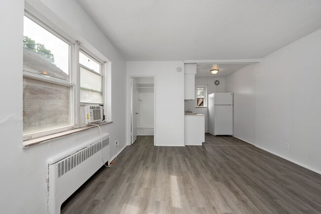 Building Photo - 618 Probasco