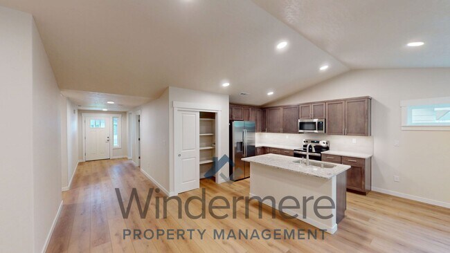 Building Photo - 637 Kingbird Ct