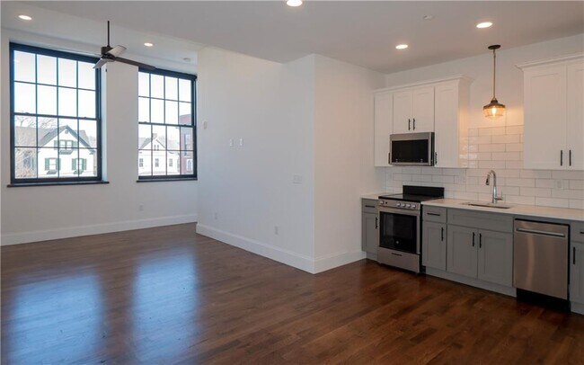 Building Photo - 15 Cranston Ave