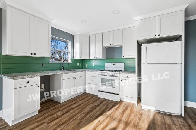 Building Photo - 2632 Annette St