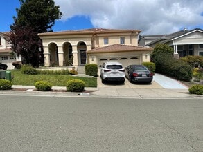 Building Photo - 1013 Ridgeview Dr