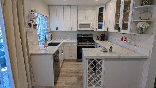Building Photo - 51 Thicket