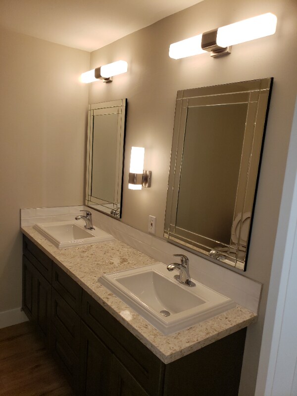 Foto del edificio - 105 E 5th St