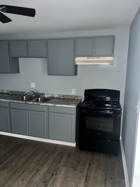 Building Photo - 422 S 13th St