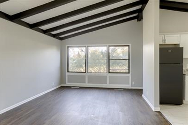 Foto del edificio - 4907 Vinton St