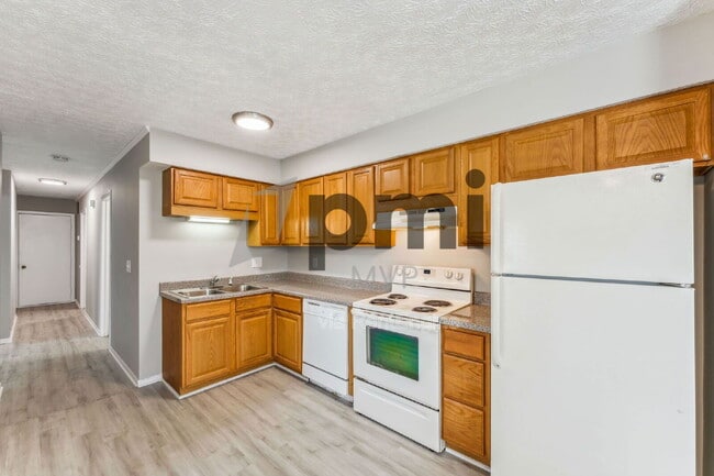 Building Photo - 3783 Petzinger Rd