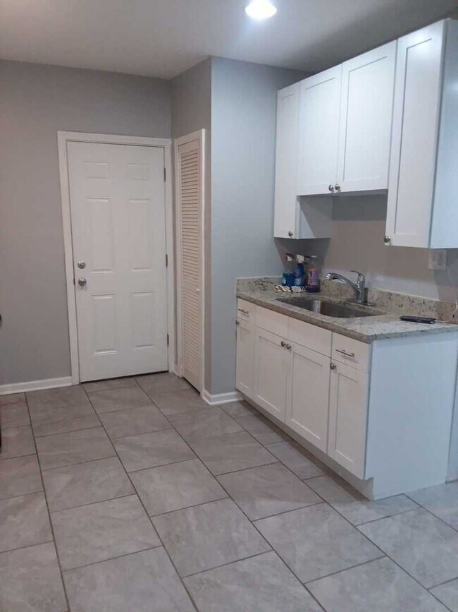 Foto del edificio - 2947 W Armitage Ave