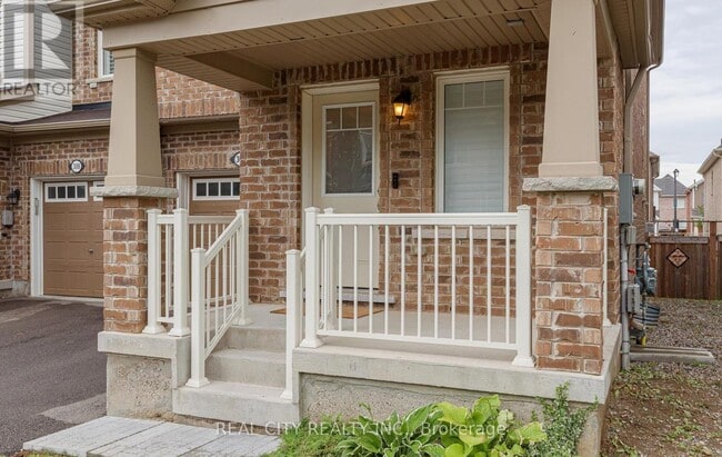 Building Photo - 306 Gillett Pt