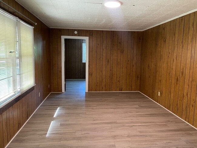 Foto del edificio - 4 BED, 2 BATH LOCATED IN BISCOE!