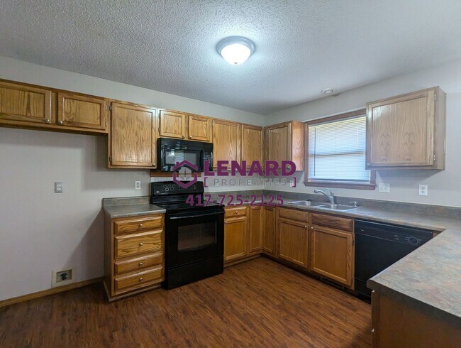 Foto del edificio - Spacious 3 Bedroom Home!