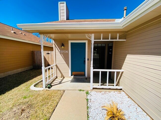 Building Photo - 11716 Tallow Field Way