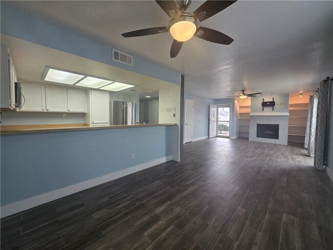 Foto del edificio - 1800 Club House Dr