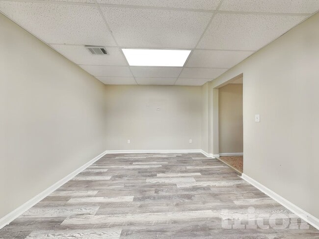 Building Photo - 2205 Washington Dr