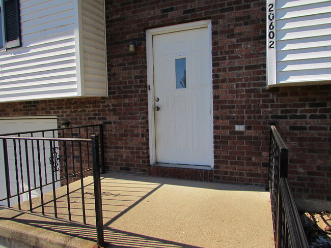 Building Photo - 3 Bedroom House Close to FLW -  New LVP Flooring May 2024!