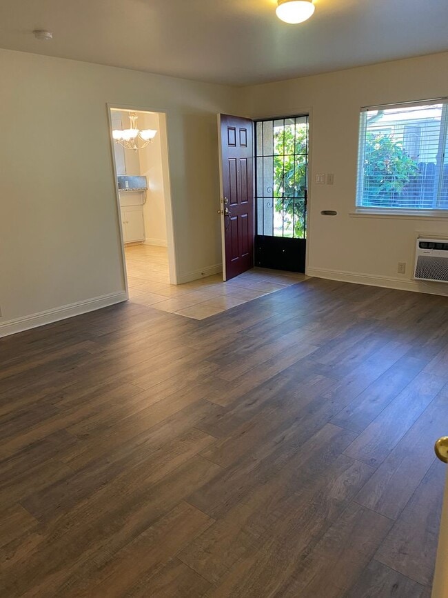 Building Photo - 2 bed/ 1 bath duplex near Downtown Vacaville