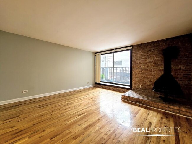 Foto del edificio - 0 bedroom in CHICAGO IL 60610
