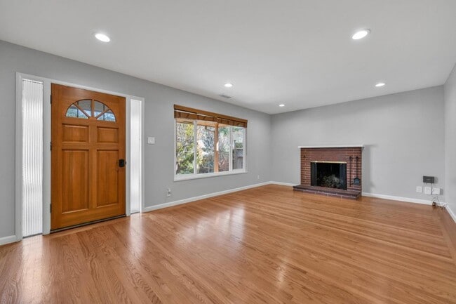 Building Photo - 248 Encina Ave