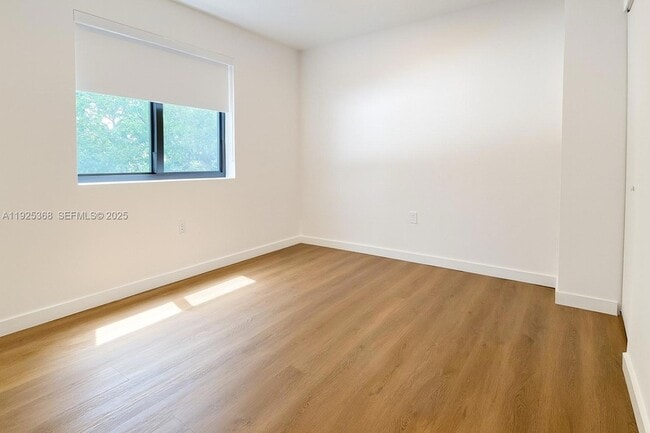 Foto del edificio - 1950 Fletcher St