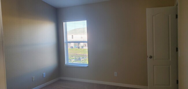 Building Photo - 16402 Swan View Cir