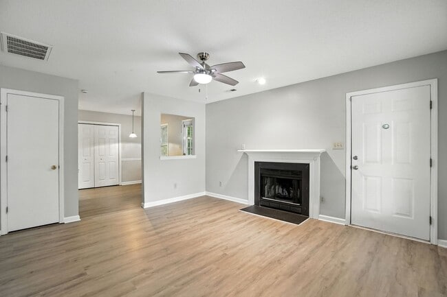 Building Photo - Spacious 2-Bedroom, 2.5-Bath End-Unit Town...