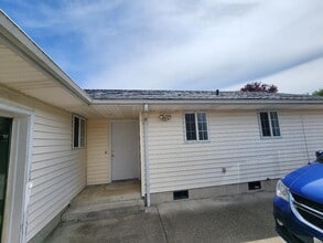Building Photo - 2262 Ironwood St