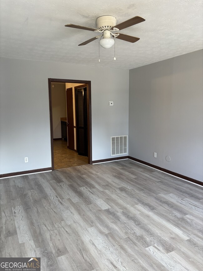 Building Photo - 1048 Green Valley Dr NW