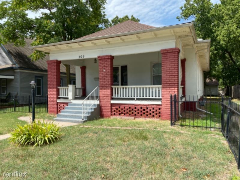 Primary Photo - 3 br, 1 bath House - 209 S Glenn St