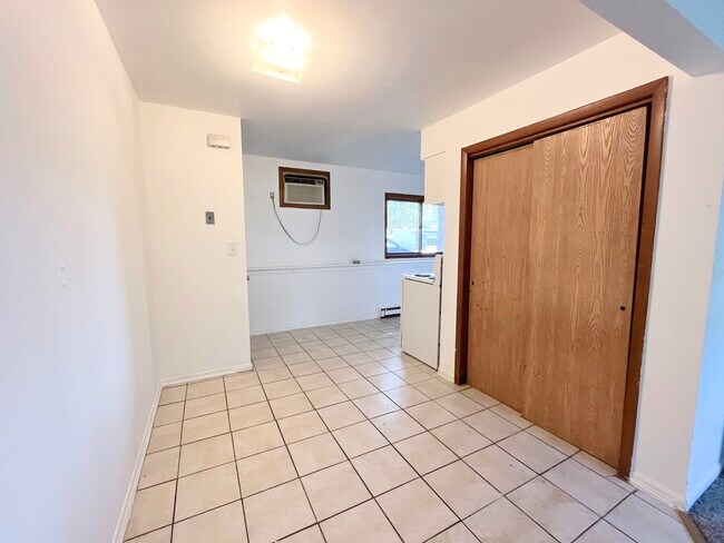 Foto del edificio - 639 McHenry Ave