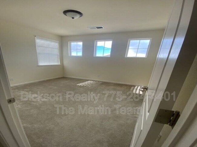 Building Photo - 7115 Diversey Dr
