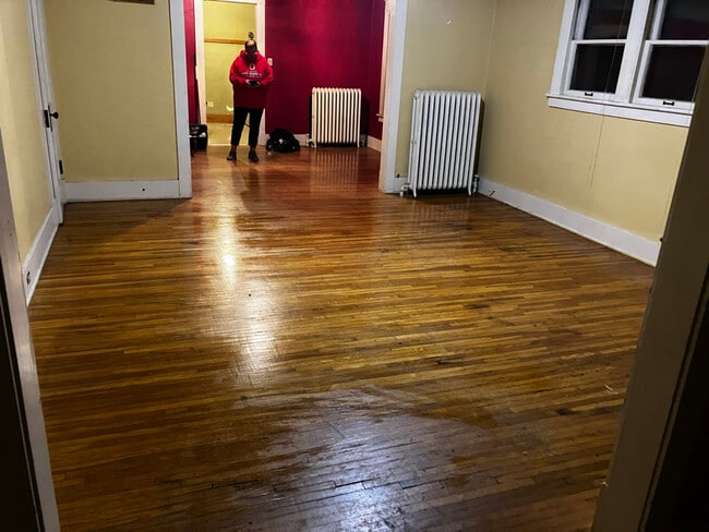 Building Photo - 405 Victoria Pl