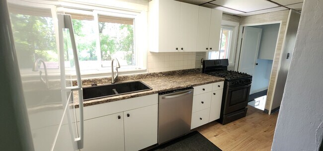 Foto del edificio - 5621 Curry Rd