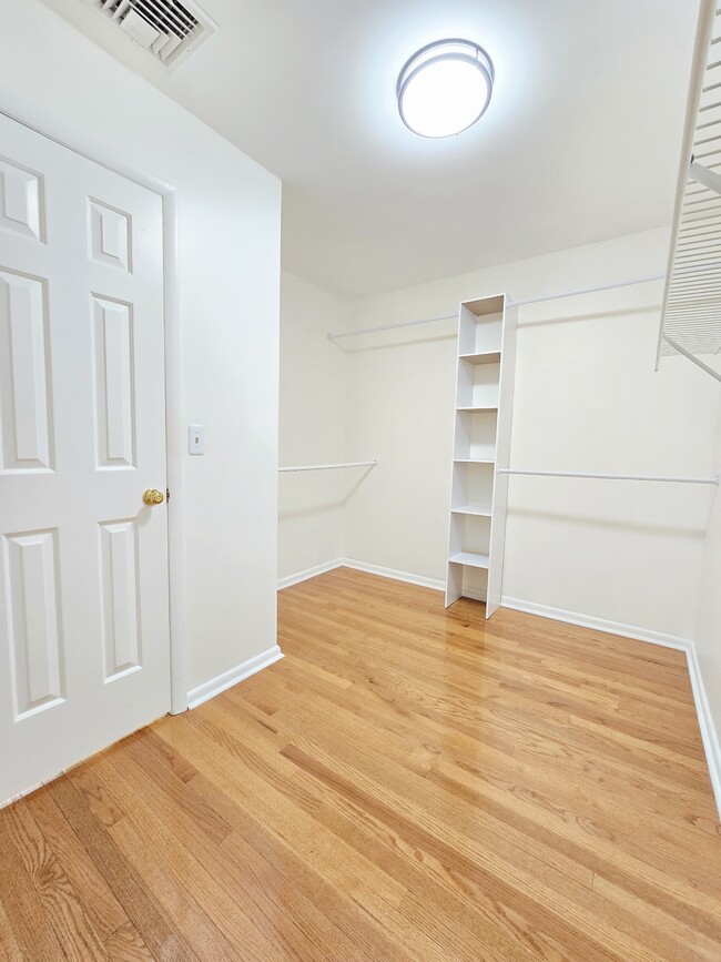 Foto del edificio - 821 Creek Ct