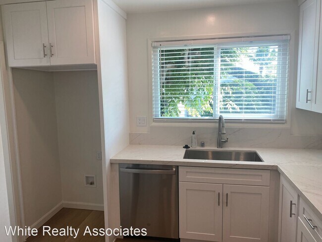 Building Photo - 3 br, 1 bath House - 3742 Iroquois Ave