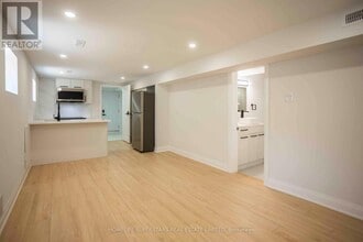 Building Photo - 15 Shademaster Ct