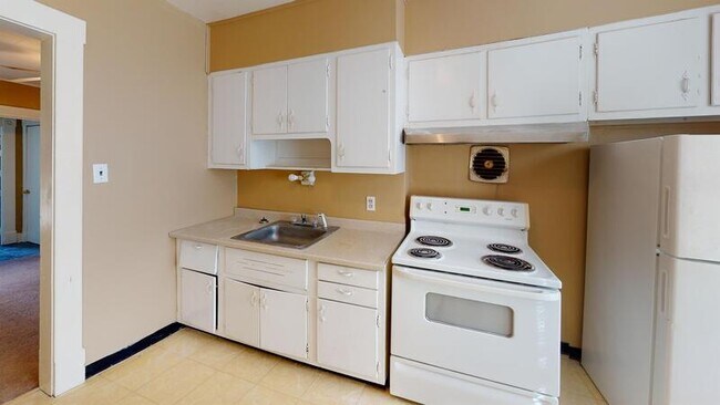 Building Photo - 40 E Hallam Ave