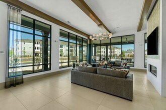 Building Photo - LakePointe