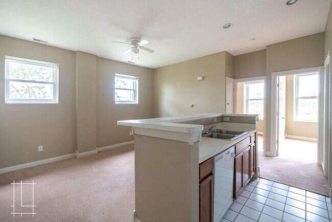 Foto del edificio - 225 E 5th Ave