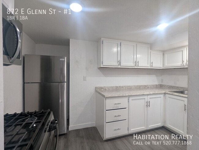 Building Photo - 872 E Glenn St