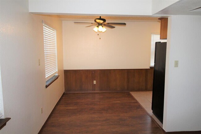 Building Photo - 300 Chalmette Dr